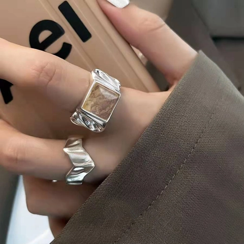 Geometrischer V-Förmiger Offener Ring Quadratischer Stein Retro Falten Design Hip Hop Damen Schmuck