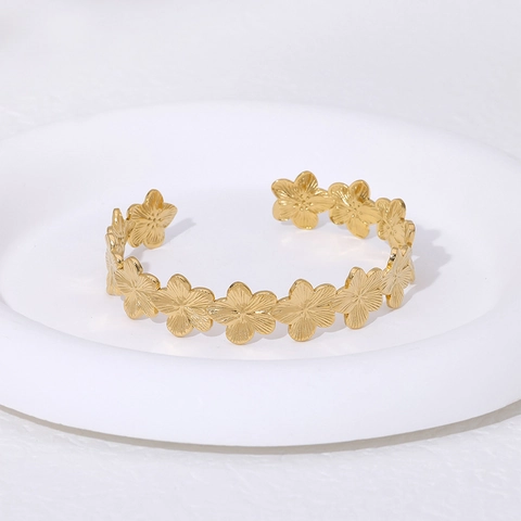 Stainless Steel Flower Open Bangle Bracelet For Women 18K Gold Plated Chic Floral Pattern Minimalist Jewelry