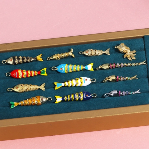 Ciondolo Pesce Articolato Rame Placcato Oro Mobile Koi Pesce Rosso Smalto Zirconia Accessori Gioielli DIY
