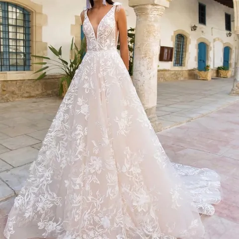 Floral Lace Wedding Dress Deep V Neck Backless Long Train Bridal Gown Sleeveless Ivory White Elegant A Line For Women