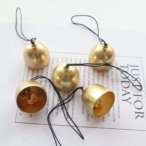 Mini Gouden Messing Legering Hangende Bellen Met Touw En Kralen Voor DIY Windgong Huis Decoratie Kerstboom Hangers