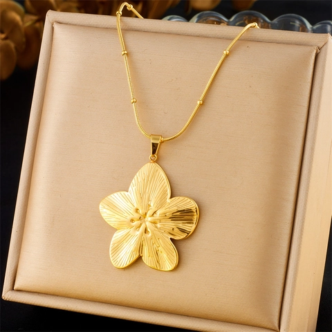 Collier Pendentif Fleur En Acier Inoxydable Plaqué Or Pour Femmes Design De Niche Vintage Chaîne Serpent Avec Perles Élégant