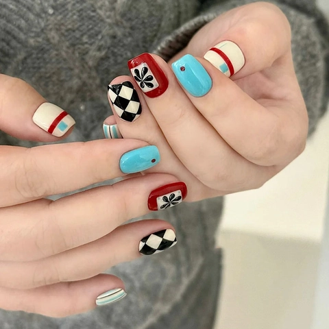 Square Press On Nails Plastic Contrast Color Checkerboard Flower Pattern Sweet Cool Style Fake Nails For Women Artificial Finger Art