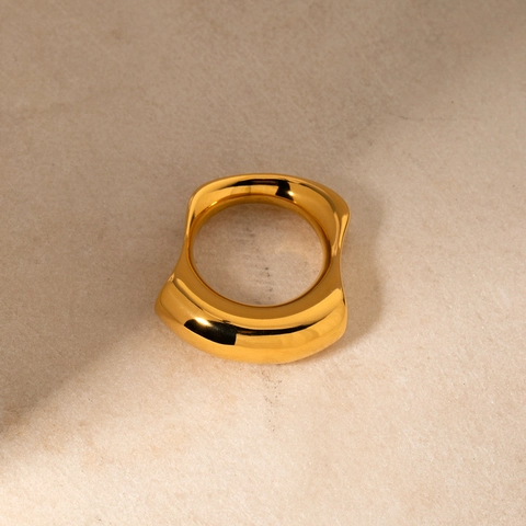 Anillo Fluido Irregolare de Acero Inoxidable Chapado en Oro de 18K para Mujer Anillo de Banda Ancha Escultórico Moderno
