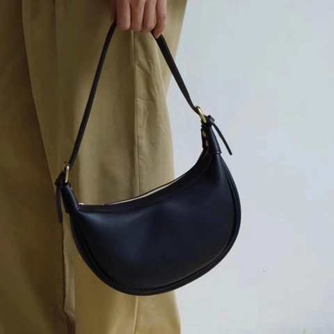 Women Crescent Shoulder Bag PU Leather Half Moon Underarm Crossbody Bag With Adjustable Double Straps Niche Minimalist