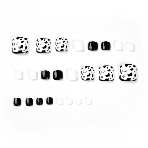 Kunstnagels Tenen Koeprint Zwart Wit Glanzend Vierkant Volledige Dekking Valse Nagels Voor Vrouwen