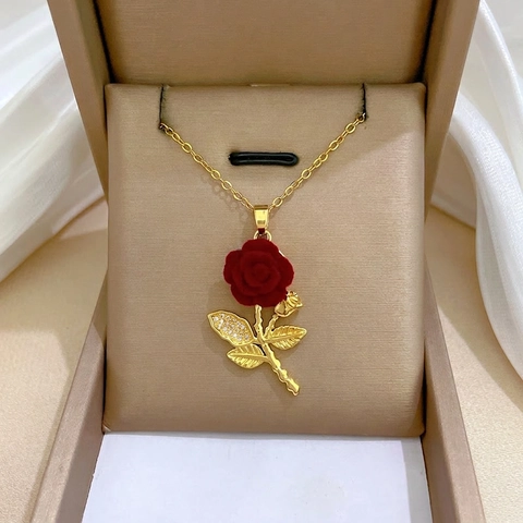 Collana Con Ciondolo A Rosa Rossa Floccata In Acciaio Inossidabile Placcato Oro 18K Gioielli In Zircone Per Donna