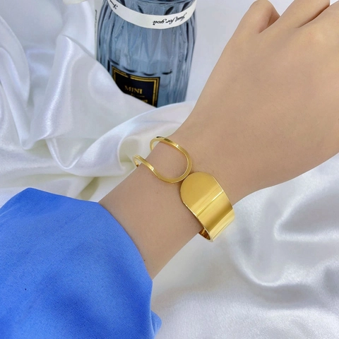 Brazalete De Acero Inoxidable Minimalista Diseño Geométrico Hueco Ancho Cierre De Resorte Joyería De Moda De Oficina Para Mujer