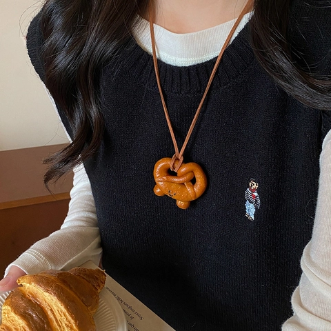 Long Collier Pendentif Vintage Cuir Alliage Résine Croissant Smiley Pompon Boho Chaîne Pull Femmes