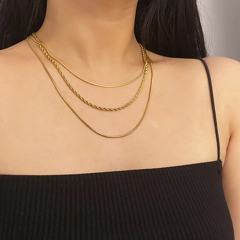 Collana Triplo Strato In Acciaio Al Titanio Placcato Oro 18K Catena Serpente E Torsione Gioielli Di Moda Per Donna Lucido