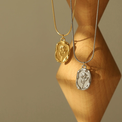 Vintage French Embossed Rose Tulip Flower Oval Pendant Necklace Stainless Steel Snake Bone Chain Elegant Jewelry Gift