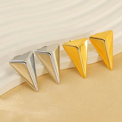 Pendientes De Botón Triángulo 3D Pirámide Minimalista Chapado En Oro 18K Acero Inoxidable Joyería Geométrica Para Mujer