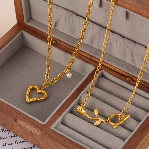 Collier Pendentif Cœur Rose Acier Titane Avec Perle Eau Douce Fermoir OT Style Minimaliste Coréen Pour Femmes