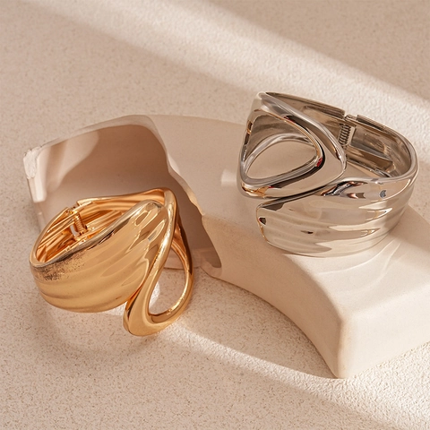 Grove Legering Manchet Armband Geometrisch Hol Asymmetrisch Golftextuur Minimalistisch Sieraad Voor Dames