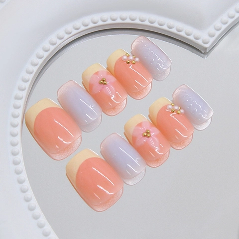 Handgefertigte Aufklebbare Nägel 3D Eisblume Französischer Farbverlauf Mit Künstliche Perlen Kurze Eckige Künstliche Nägel Für Damen Elegant