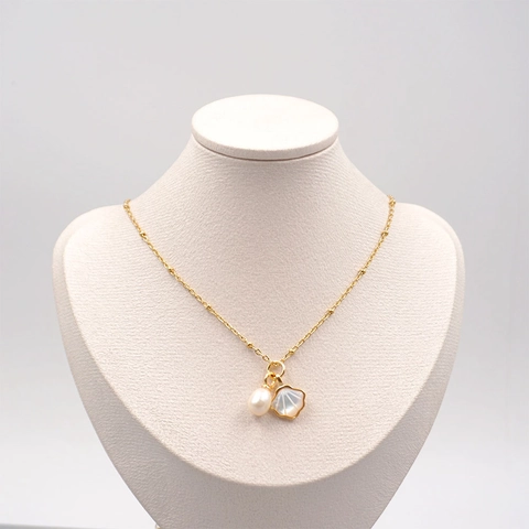 Collana con Pendente a Conchiglia e Perla d'Acqua Dolce Catena in Acciaio al Titanio Rame per Donna Gioielli