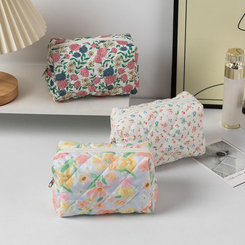Bloemen Doorgestikte Make-uptas Draagbare Cosmetische Reisetui Rits Organizer Voor Dames Lichtgewicht Polyester