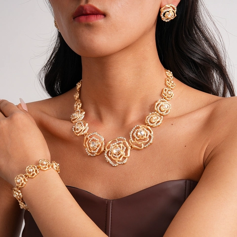 Collana Bracciale Orecchini Fiore Rosa Cavo Lega Strass Perno In Argento Stile Palazzo Vintage Elegante