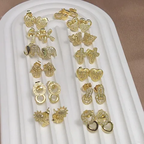 Orecchini a Bottone in Rame Placcato Oro 18k da Donna Con Zirconia Intarsiata Elefante Croce Albero Della Vita Mano Di Fatima Farfalla Gioielli