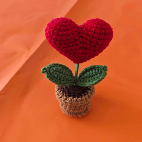 Handgemachte Häkelarbeit Rotes Herz Topfpflanze Schreibtisch Ornament Milchbaumwolle Garn Gestrickte Dekor