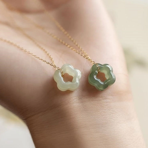 Collier Pendentif Fleur De Prunier Évidé Rétro Jade Et Zircon Chaîne Fine Dorée Pour Femme Bijou Élégant Cadeau