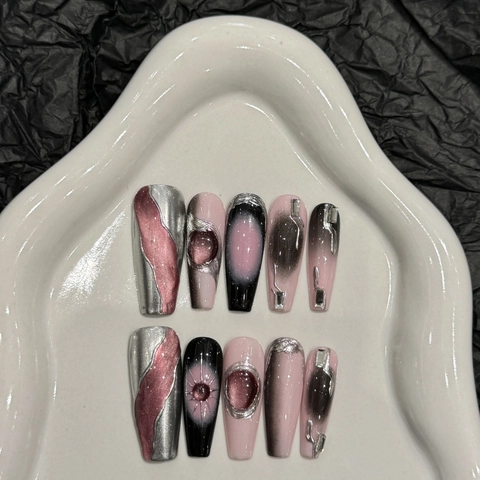 Handgefertigte Künstliche Nägel Coffin Lang Schwarz Rosa Verlauf Katzenauge Silber 3D Metall Strass Y2K Stil Wiederverwendbar