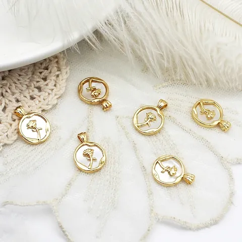 Pendentif Rond Rose Fleur 18K Cuivre Plaqué Or Nacre Blanche Pour La Fabrication De Bijoux DIY Femmes Élégantes