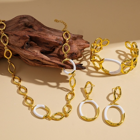 Retro Geometrische Legering Emaille Sieradenset Met Ketting En Oorbellen Met Zilveren Oorbelsteker Voor Dames Vintage