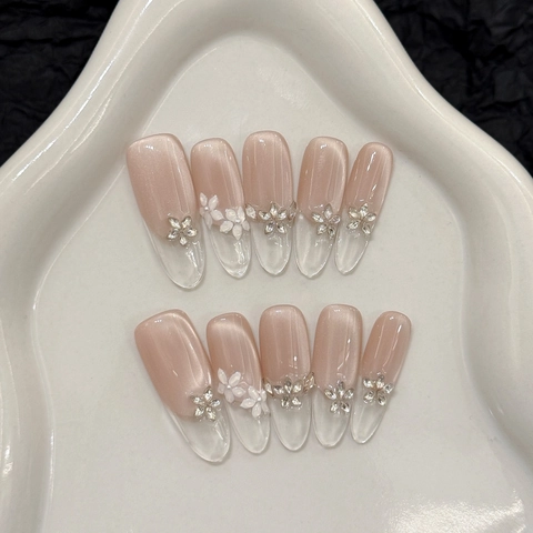 Handgemaakte Press On Nails Amandelvorm Kattenoog Transparant 3D Bloem Steentjes Franse Stijl Elegante Kunstnagels