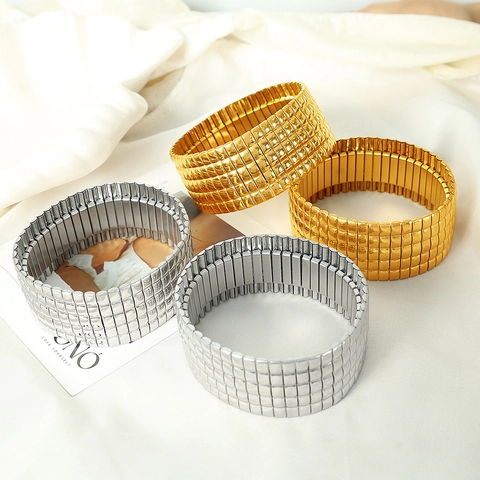 Breites Elastisches Edelstahl Armreif Armband Für Damen 18K Vergoldet Texturiert Geometrisches Gitter Streifen Mode Schmuck