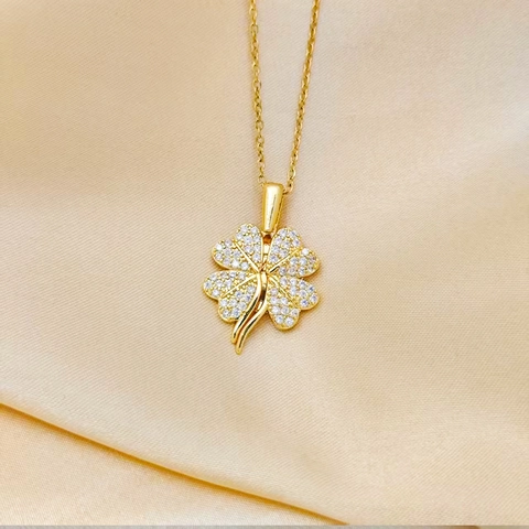 Turkish Style Clover Pendant Necklace Titanium Steel Gold Plated Heart Petal Rhinestone Inlaid O-Chain Fashion Jewelry For Women
