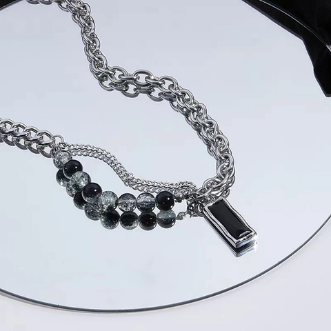 Collier Double Couche Asymétrique Unisexe en Acier Titane avec Pendentif Rectangulaire en Pierre Synthétique Style Punk