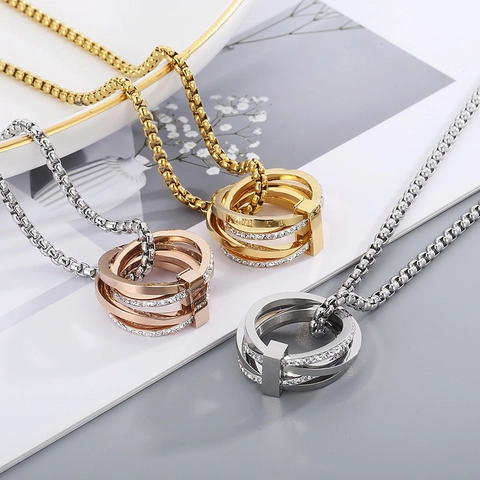Ineinandergreifende Mehrring T-Design Anhänger Halskette Edelstahl Strass Hip Hop Modeschmuck Für Männer Und Frauen