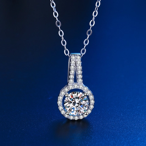 Mode Halo Rund Zirkonia Anhänger Halskette Kupfer Galvanisiert Zirkonia Eingelegt Kreuzkette Halskette Für Damen Täglich Schmuck