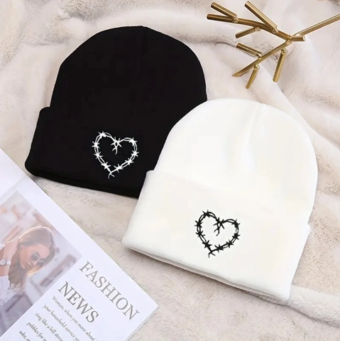 Gorro de Punto de Acrílico Casual Unisex Con Bordado de Corazón Simple Gorro Cálido Invierno Otoño Moda para Hombre Mujer
