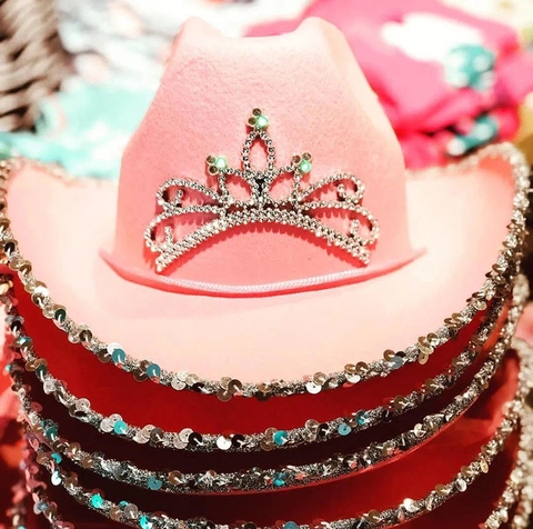 Cappello Da Cowboy Occidentale Con Bordo In Piume Paillettes Corona Occhiali Da Sole A Cuore E Bandana Paisley Accessorio