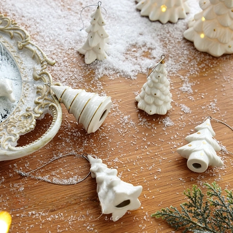 Mini Ornamenti Appesi Albero Di Natale Ceramica Bianca Dipinta In Oro Elegante Decorazione Per Feste Casa Pendenti