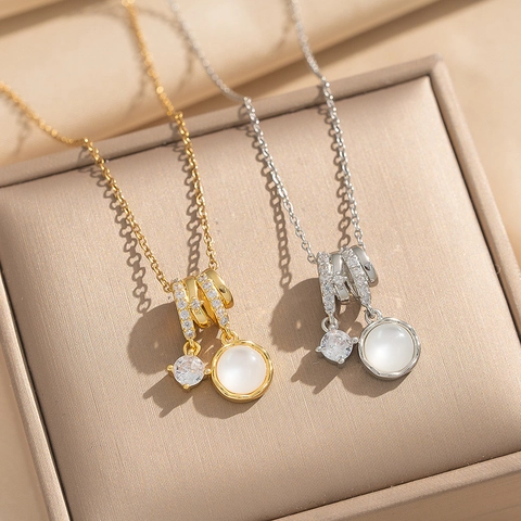 Collier Pendentif Élégant Cuivre Zircone Pierre Oeil De Chat Imitation Künstliche Perle Style Luxe Léger Pour Femmes Bijoux