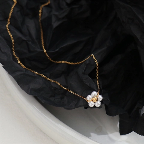 Collana Pendente Fiore Margherita Acciaio Al Titanio Placcato Oro 18K Perla Artificial Di Vetro Minimalista Gioielli Retro Francese