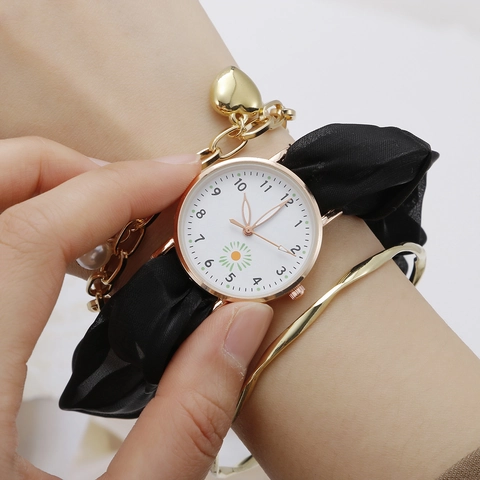 Women Quartz Watch Daisy Pattern Fabric Scrunchie Strap Fashion Elegant Wristwatch Ladies Casual Wrist Accessory