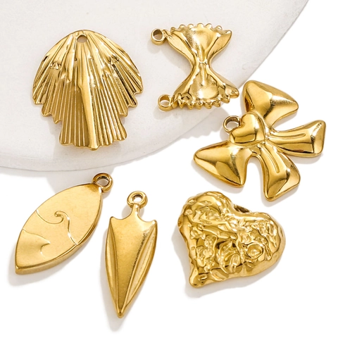 Ciondoli In Acciaio Inossidabile Placcato Oro 18K DIY Creazione Gioielli Charms Geometrico Cuore Fiocco Foglia Onda
