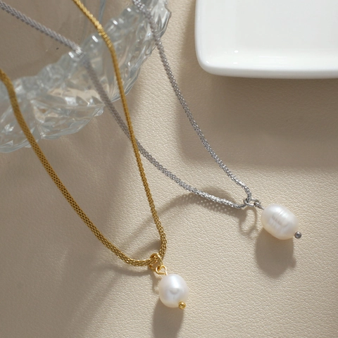 Collier Pendentif Perle Eau Douce Baroque Acier Inoxydable Chaîne Serpent Lame Boîte Élégant Bijoux Mode Femmes
