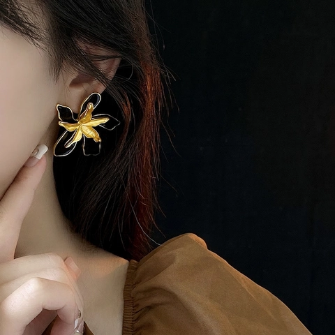 Orecchini A Lobo Fiore Vintage Con Silver Earring Post Smalto Nero Floreale Stile Medievale Gioielli Eleganti
