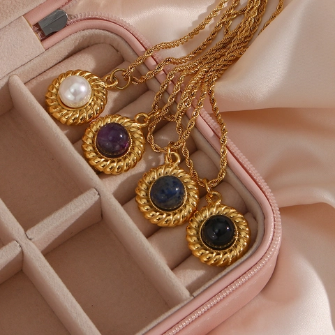 Collana con Ciondolo in Acciaio Inossidabile Retrò Pietra Naturale Perla Artificiale Bordo a Spirale Placcato Oro