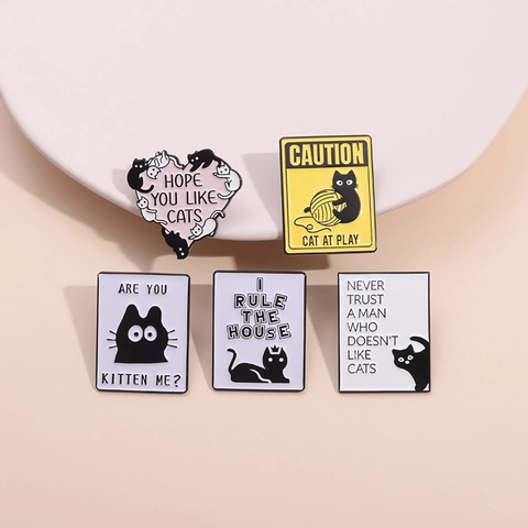 Lustige Cartoon Schwarze Katze Emaille Pin Set Humorvolle Englische Zitate Zinklegierung Brosche Abzeichen Für Kleidung Rucksack