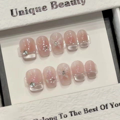 Uñas Postizas Hechas A Mano Rosa Degradado Efecto Ojo De Gato French Tip Con Mariposa Perla Artificial Estrella Rhinestone Uñas De Plástico ABS