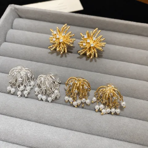 18K Gold Plated Firework Pearl Ear Clips Women Niche Design Zirconia Rhinestone Non Pierced Earrings Luxury Jewelry Gift