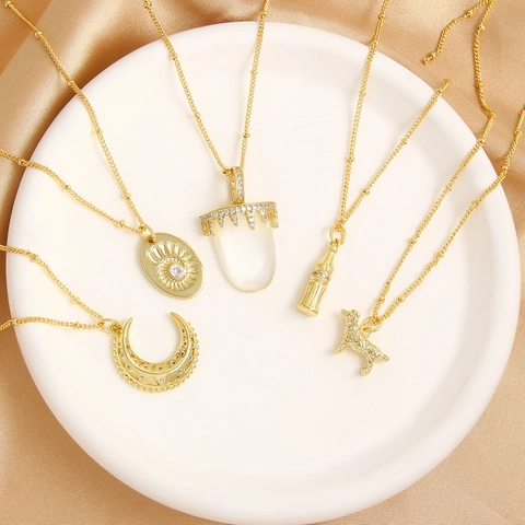 Collier Pendentif en Cuivre Plaqué Or Vintage avec Zirconia pour Femme Lune Chien Fleur Bouteille Chaîne à Perles Bijoux