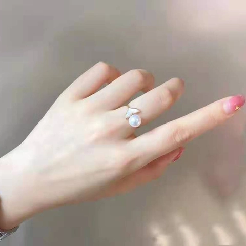 Elegant Freshwater Pearl Fish Tail Open Ring For Women Alloy Gold Plated Mother Of Pearl Inlaid Adjustable Fashion Jewelry