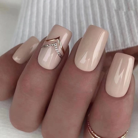 Uñas Postizas Cuadradas Champagne Rosa Nude Con Pedrería Línea V Dorada Geométrica Simple Elegante Para Mujeres